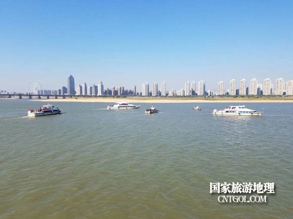 江西開展呵護(hù)一湖清水，嚴(yán)厲打擊非法采砂行動（圖）