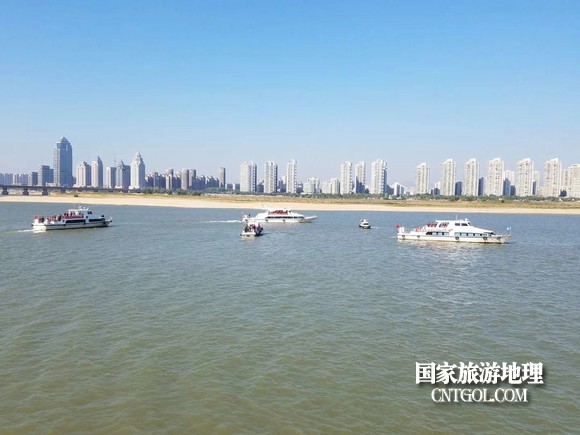 江西開展呵護(hù)一湖清水，嚴(yán)厲打擊非法采砂行動（圖）